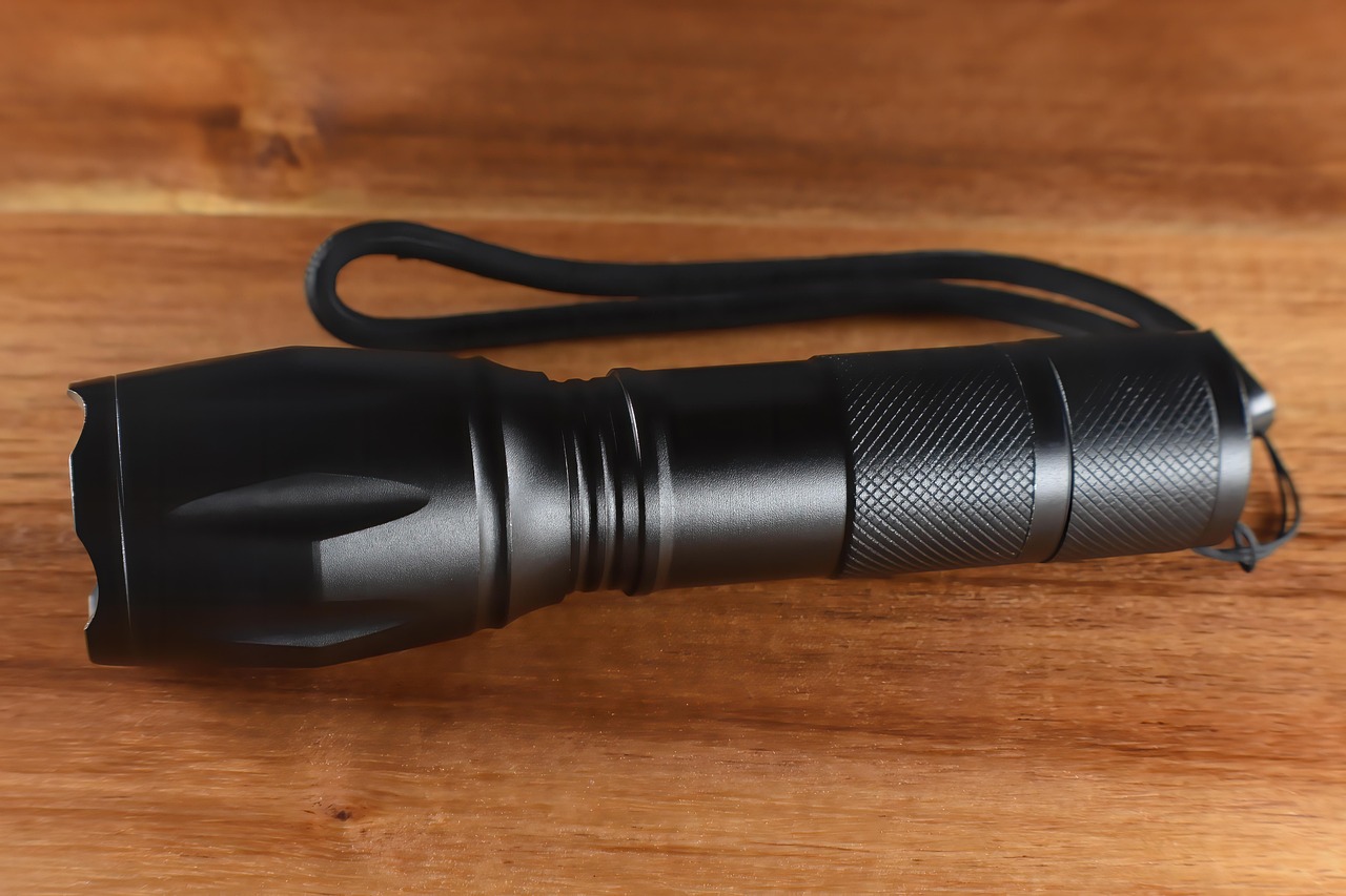 Small Battery LED Lights vs. Regular LED Lights: What’s Better?