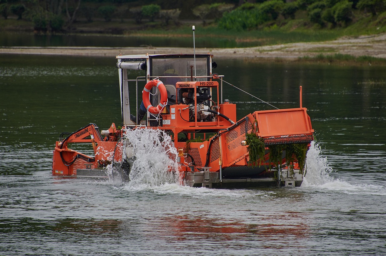 What is a hydraulic dredge and how can Indian investors benefit from this technology?