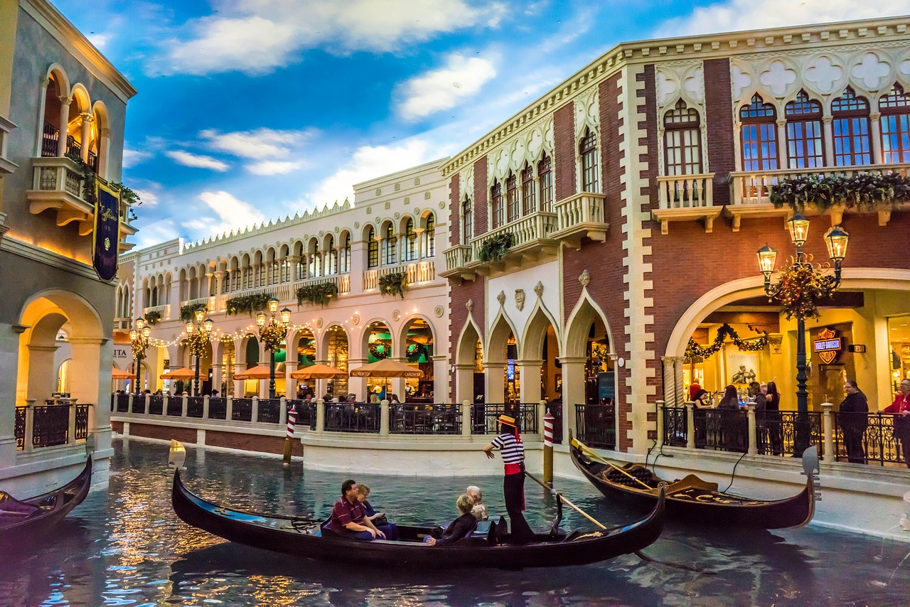 How Luxury Hotels in Las Vegas Are Winning Guests Through Digital Storytelling