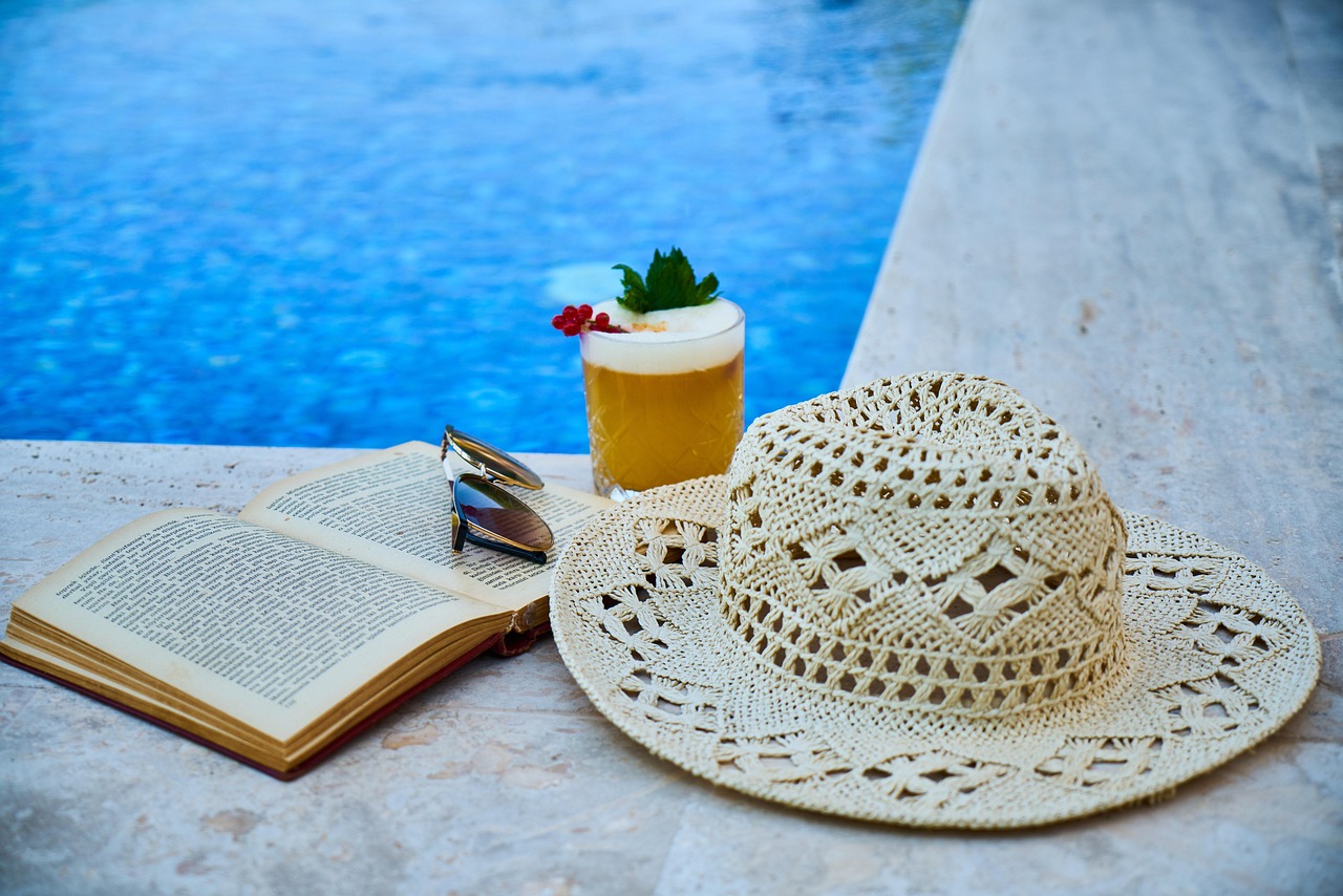 7 Reasons to Book a Hotel with Bar on Your Next Trip