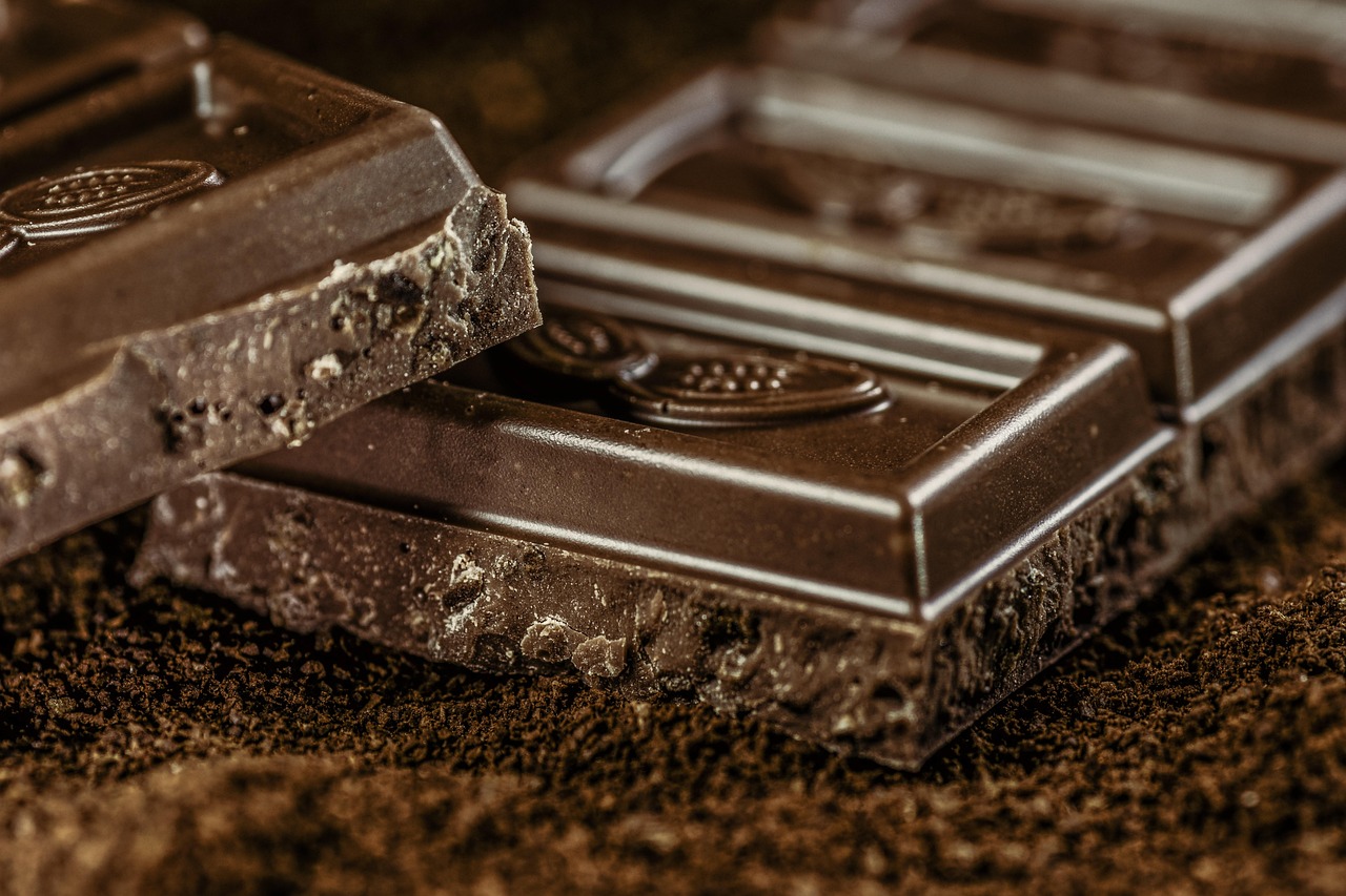 How to Pair Coffee Dark Chocolate Bar with Wine?